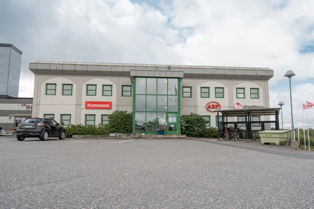 Rågen 1 - Framsidan av vita byggnaden tagen framifrån(2)