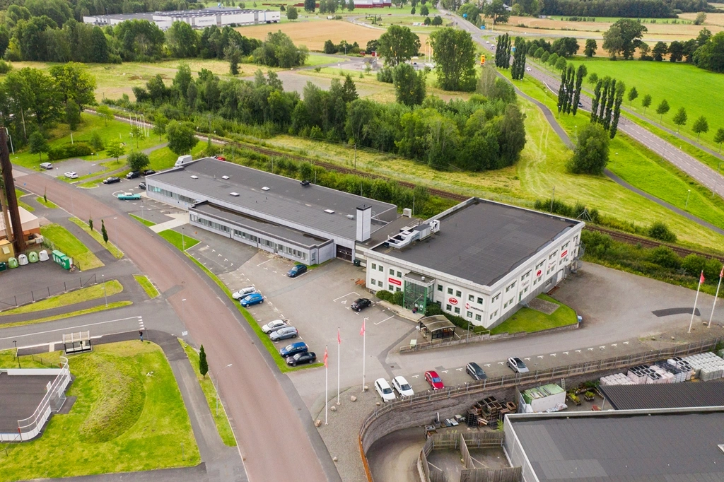 Rågen 1 - Drönarbild tagen från höger ovanför vägen(2)