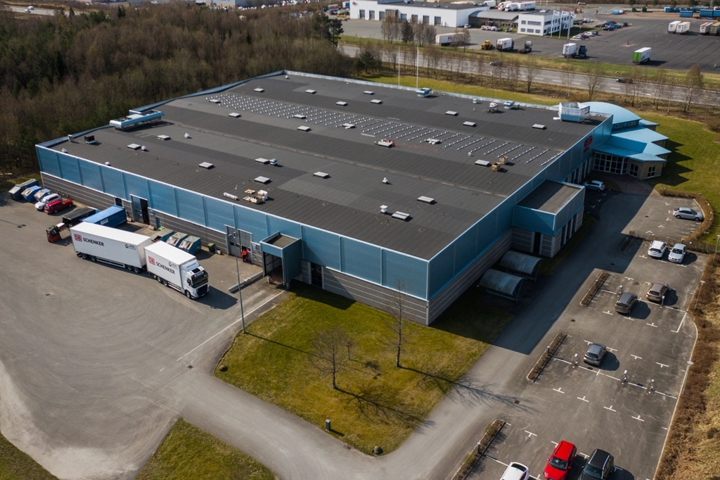 Takläggaren 8 - Drönare tagen från vänster över halmstadsvägen