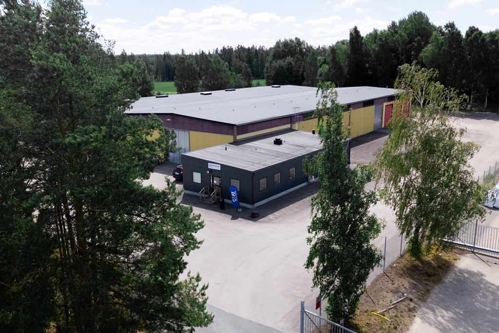 Kontor från infarten - drönare