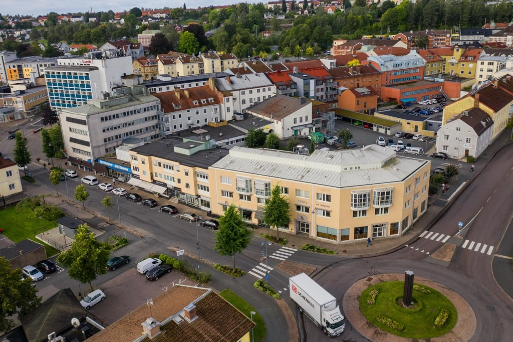 Lejonet 11 - Drönarbild tagen från höger ovanför skateparken